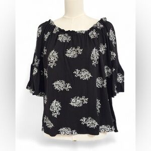 Black & White Top Size XL Floral Embroidery Bell Sleeve Peasant  Whimsigoth